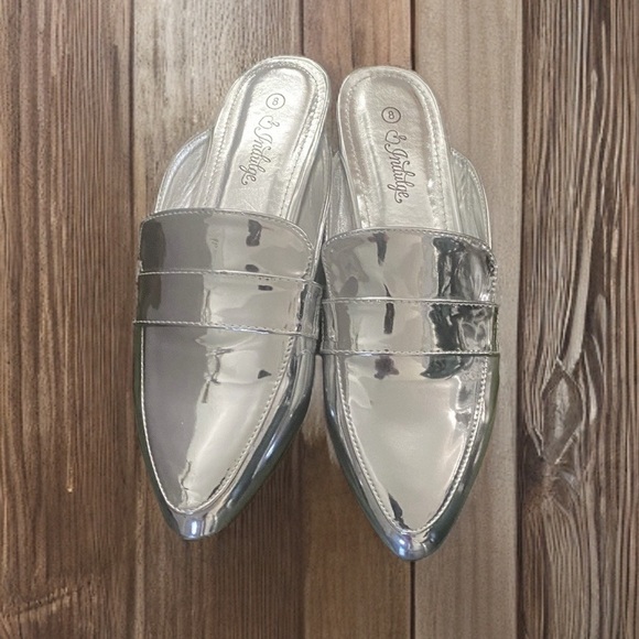 indulge Shoes - 🆕NWOB Indulge Silver Mirror flat Slip ons size 8